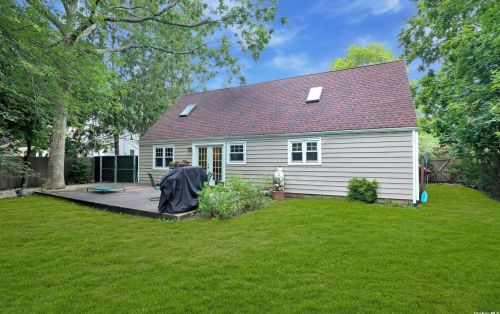 61 Bayonne Ave, Central Islip NY  11722-3429 exterior