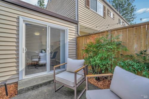 1642 Yardley St, Santa Rosa CA 95403-2390 exterior