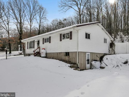 14 Knittles Rd, Primrose, PA 17901-8716