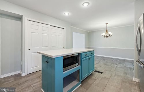 11831 Parliament Dr, Woodbridge VA  22192-1006 exterior