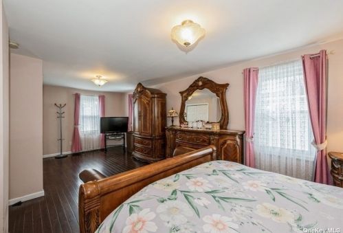 99 Melrose Ave, East Rockaway NY  11518-1005 exterior