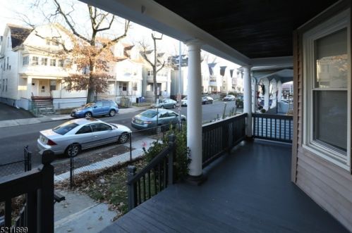 39 17th St, East Orange, NJ 07017-5119
