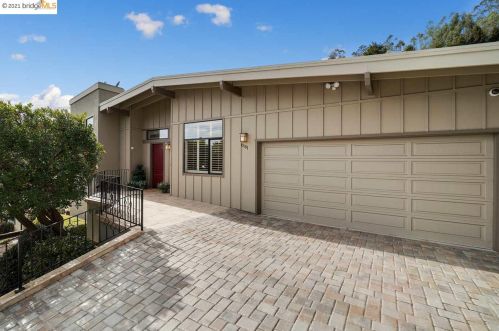 6161 Fairlane Dr, Oakland, CA 94611-1807