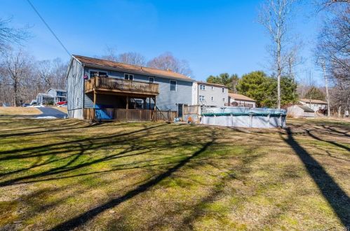 11 Willow Dr, Uncasville, CT 06382-2320