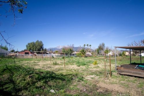 1591 Persimmon St, Rialto CA  92377-4190 exterior
