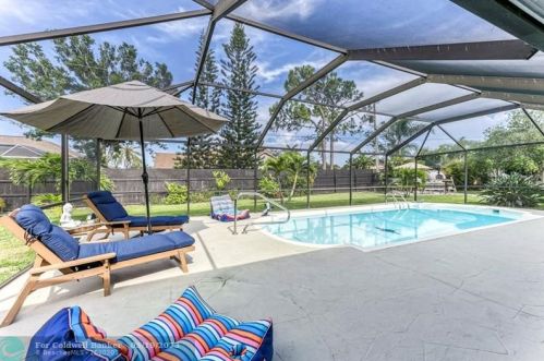 2399 Floresta Dr, Fort Pierce FL  34984-5218 exterior