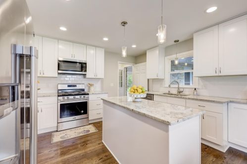 10043 Greenview Dr, Thiensville WI  53092-5749 exterior