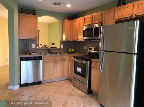 6112 Southard St, West Palm Beach, FL 33411-6404