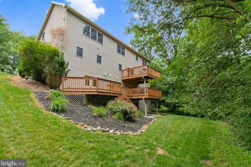 781 Zermatt Dr, Hummelstown PA  17036-9703 exterior