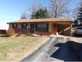 902 Pine Ridge Cir, Elizabethton, TN 37643-4326