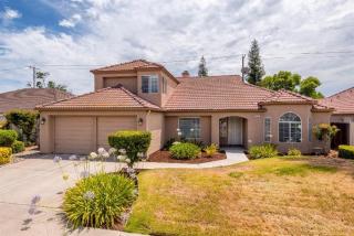 1213 Athens Ave, Fresno, CA 93720-2607