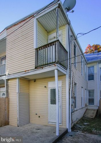 1948 Derry St, Harrisburg PA 17111-2652 exterior