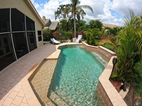 801 Live Oak Ave, Saint Petersburg FL  33703-3177 exterior