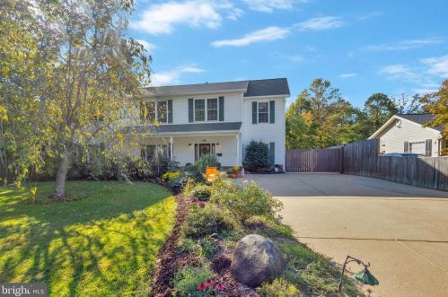 3016 Strathmeade St, Falls Church, VA 22042-1325