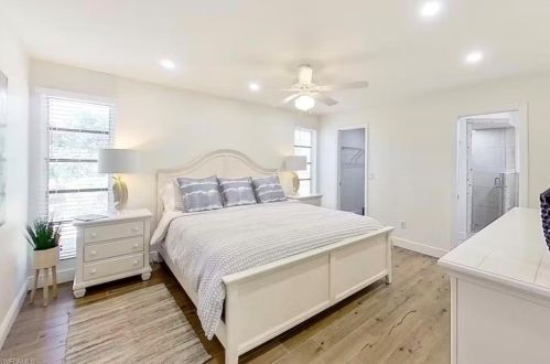 1271 Alhambra Cir, Naples FL 34103-3290 exterior