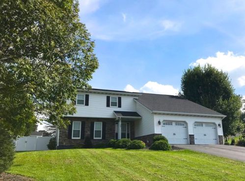 39 Twin Ln, Sugarloaf, PA 18249-3102