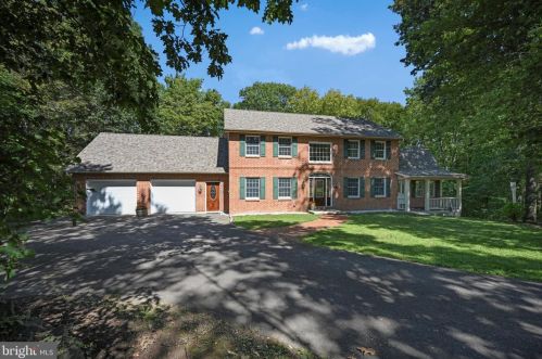837 Pinewood Dr, Primrose, PA 17901-9546