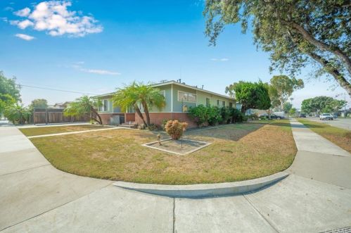 5302 Rosebay St, Long Beach, CA 90808-3525