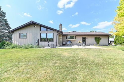 2490 Graylog Ln, Waukesha WI  53151-2924 exterior