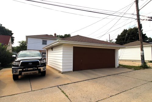 2524 63, Milwaukee WI 53219-2627 exterior