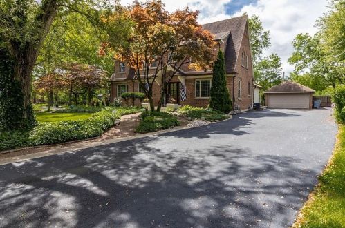 225 Ellendale Pkwy, Crown Point IN  46307-4341 exterior