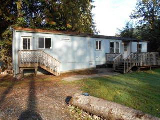9861 Mt Baker Hwy, Glacier, WA 98244-9528