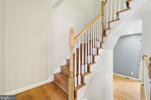 2356 Horseferry Ct, Herndon VA 20191-2733 exterior