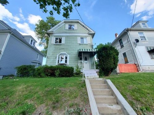 1254 Victoria Ave, New Kensington PA  15068-5507 exterior