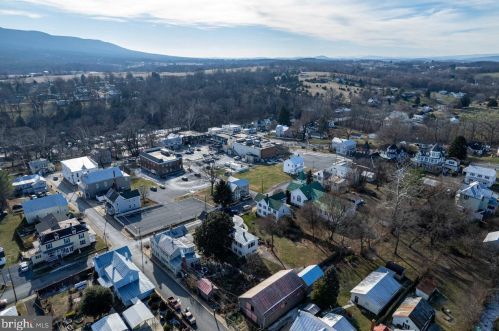 102 High St, Edinburg VA  22824-3084 exterior