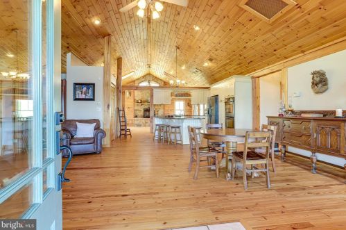 3714 Mountain Rd, Haymarket VA  20169-1739 exterior