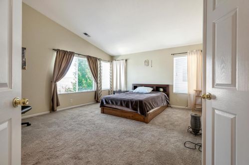 750 Joshua Dr, Hollister CA  95023-5671 exterior