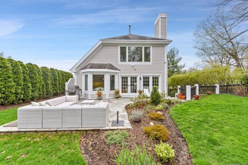 13 Parkridge Ct, Rye Brook, NY 10573-1944