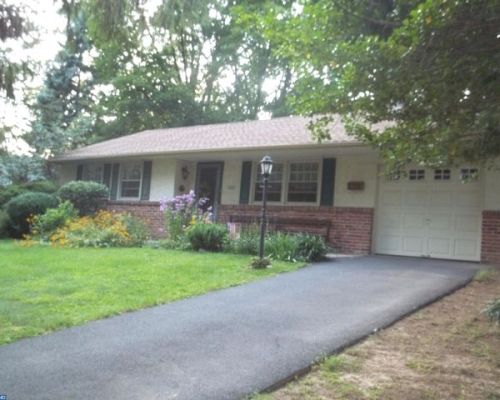 1022 Tomlinson Rd, Southampton, PA 18966-3213