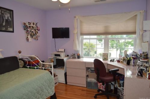 2 Drake Ln, White Plains NY  10607-2215 exterior