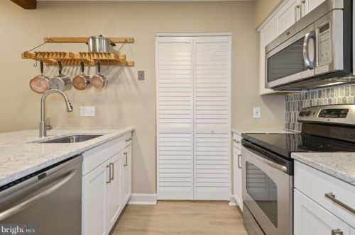 3151 Anchorway Ct, Falls Church, VA 22042-7569