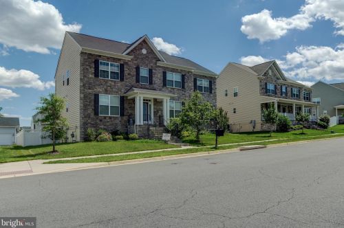 1021 Menlow Dr, Leesburg VA  20176-6564 exterior