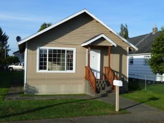 920 Perry St, Ocosta, WA 98520-8113