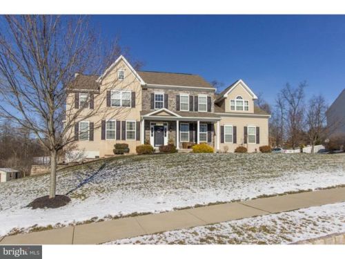 309 Green Meadow Dr, Douglassville, PA 19518-1327