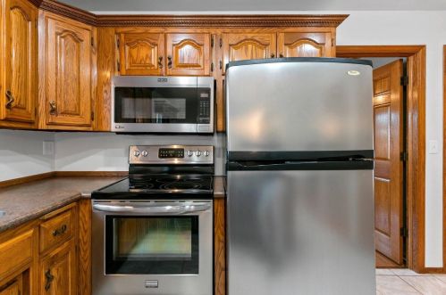 1046 Melody Dr, Green Bay WI  54303-6375 exterior