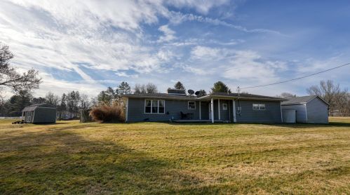 275 Willow Dr, Zanesville OH  43701-1252 exterior