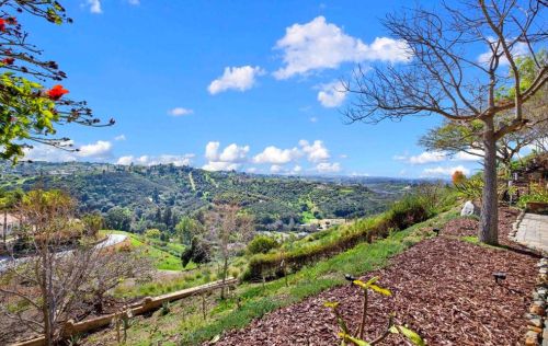 30419 Canyon Estates Rd, Vista CA  92084-1043 exterior