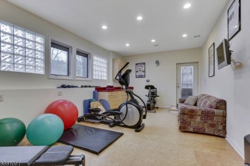 69 Fairway Ave, Verona NJ  07044-1010 exterior