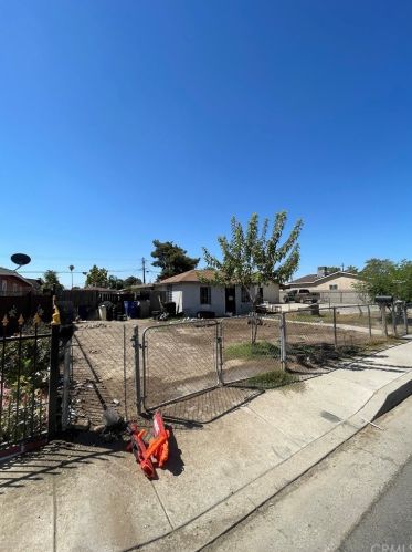 1313 9th St, Bakersfield, CA 93304-1413