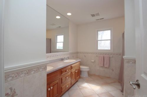 86 Blanket Mdw Rd, Upper Stepney CT 06468-1095 exterior