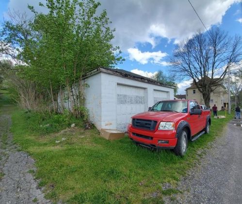 309 Phillips St, New Castle PA  16101-4753 exterior