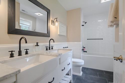 5 Clydesdale Ct, Upper Stepney CT  06468-1368 exterior