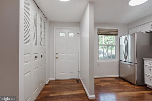 1640 Harvest Green Ct, Herndon, VA 20194-1502