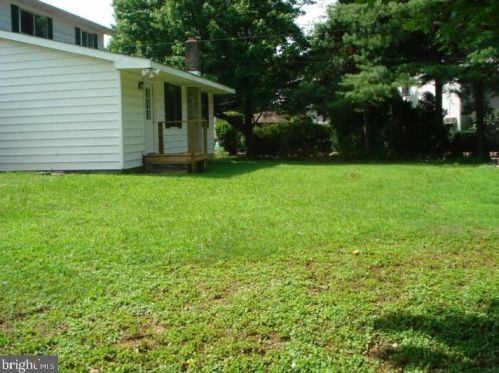 7349 Hillcrest Dr, Macungie, PA 18062-9459