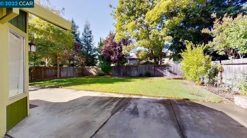 9456 Fairlight Ct, Elk Grove CA  95758-1031 exterior