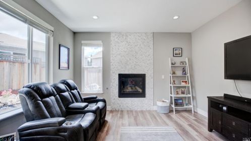 2133 Vintage Cir, Santa Rosa CA  95404-1350 exterior